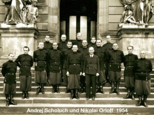 Andrej Scholuch und Nikolai Orloff 1954 und der Schwarzmeer Kosaken Chor in seiner Historischen Laufbahn